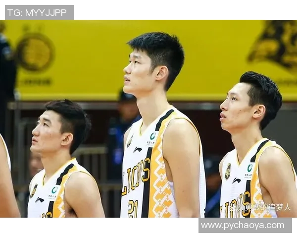 胡金秋：从青涩新星到篮球赛场的璀璨明星之路